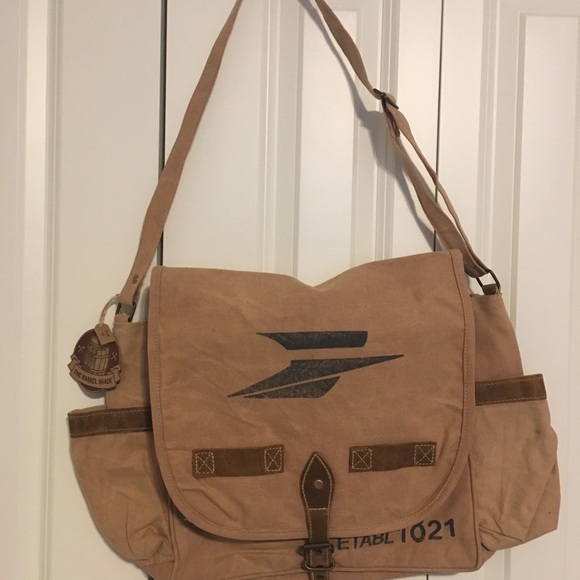 The Barrel Shack The Cole messenger bag - Picture 2 of 8